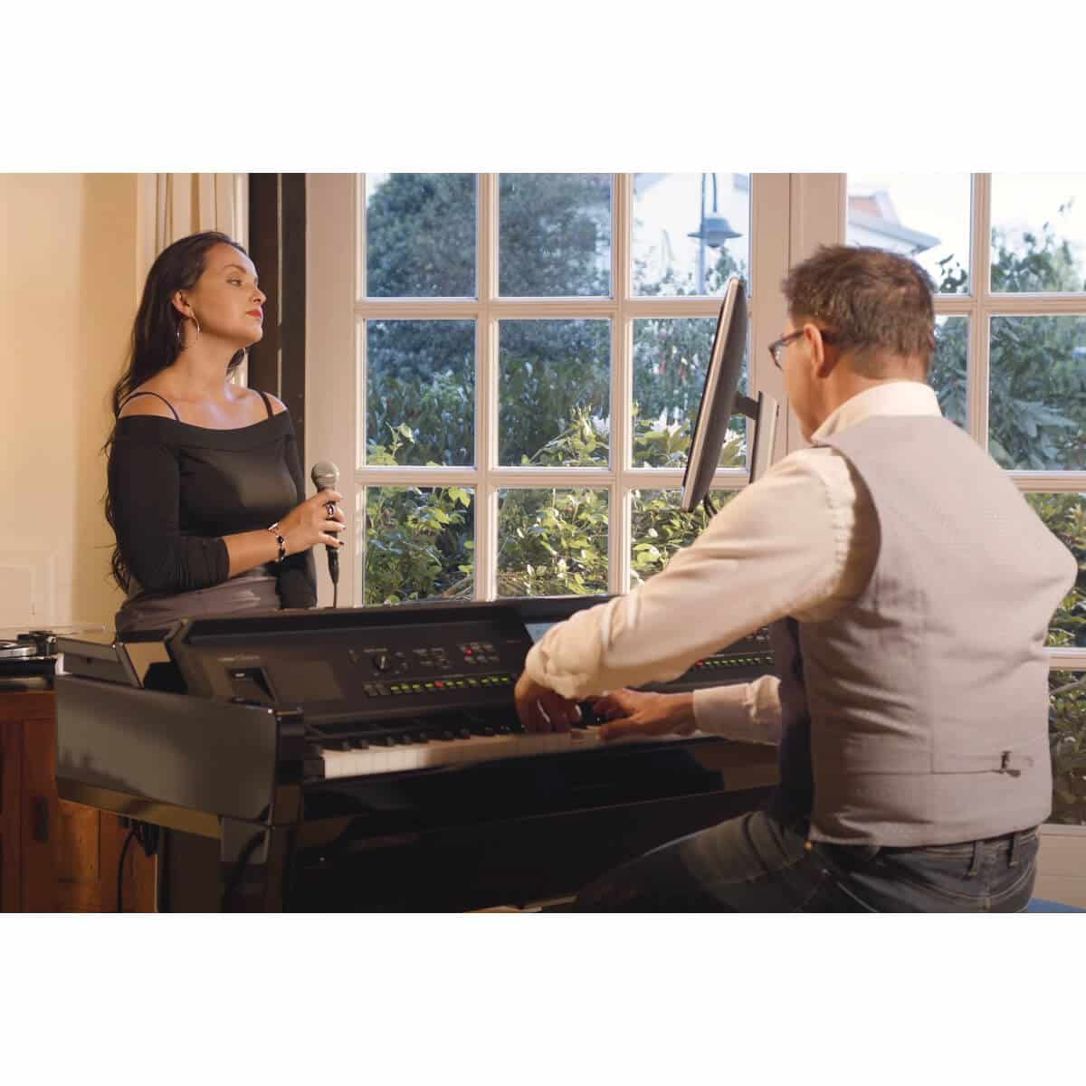 Yamaha CVP809 - CVP-809 Lifestyle 3