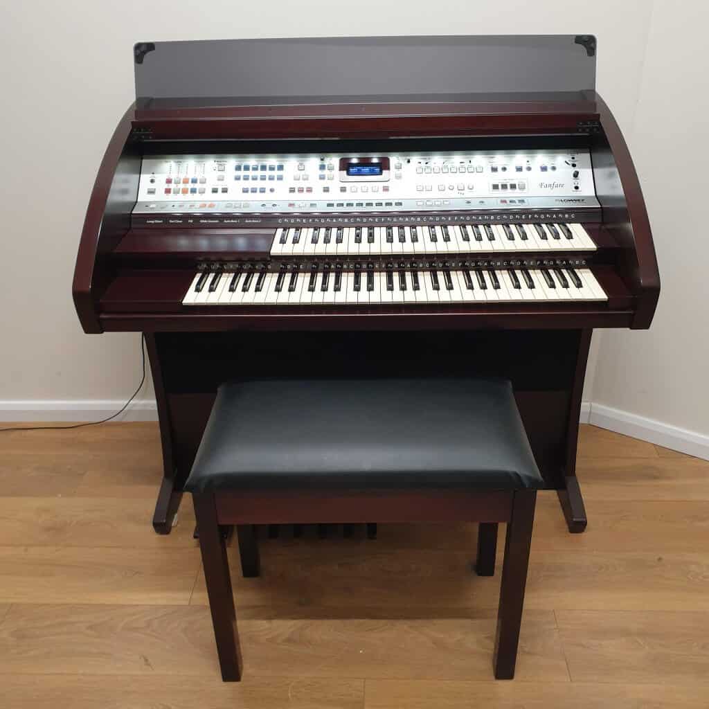 Used Lowrey Fanfare Organ (Stock ID: #9617)