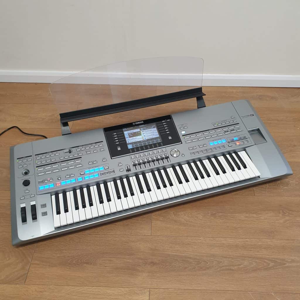 Used Yamaha Tyros 5 61 & Speakers (Stock ID: #10507)